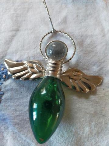 Engeltje  gemaakt van gekleurd groen lampje, huisvlijt ?   beschikbaar voor biedingen