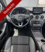 Mercedes-Benz GLA-klasse 200 Urban 156PK/PANO/APPLE, Auto's, Gebruikt, Zwart, Leder en Stof, Zwart