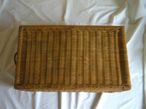 Grote rieten hutkoffer op pootjes, lxbxh 70x42x33, Huis en Inrichting, Woonaccessoires | Kisten, Minder dan 50 cm, Minder dan 50 cm