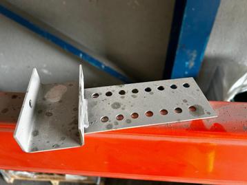 NIEUW Roosterankers plaat u - 550 st - UITVERKOOP -50% beschikbaar voor biedingen