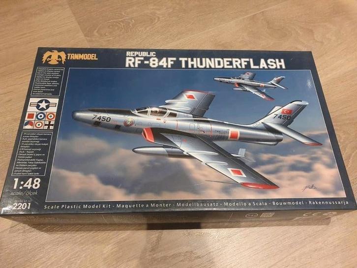 Bouwdoos RF-84F Thunderflash 1:48 Tanmodel + extra, Hobby en Vrije tijd, Modelbouw | Vliegtuigen en Helikopters, Nieuw, Vliegtuig