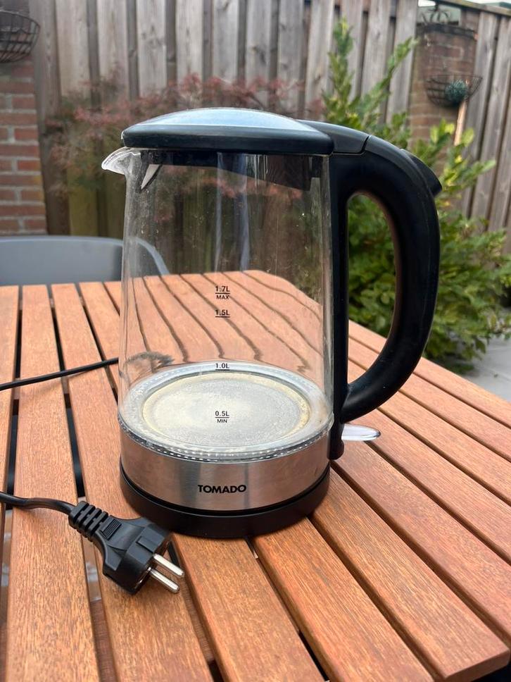 Grote waterkoker merk Tomado, Witgoed en Apparatuur, Waterkokers, Zo goed als nieuw, 1 tot 2 liter, Ophalen