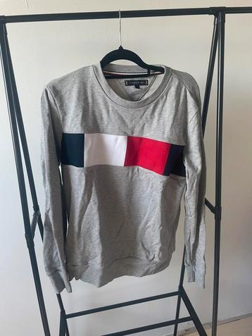 Tommy Hilfiger trui maat L beschikbaar voor biedingen