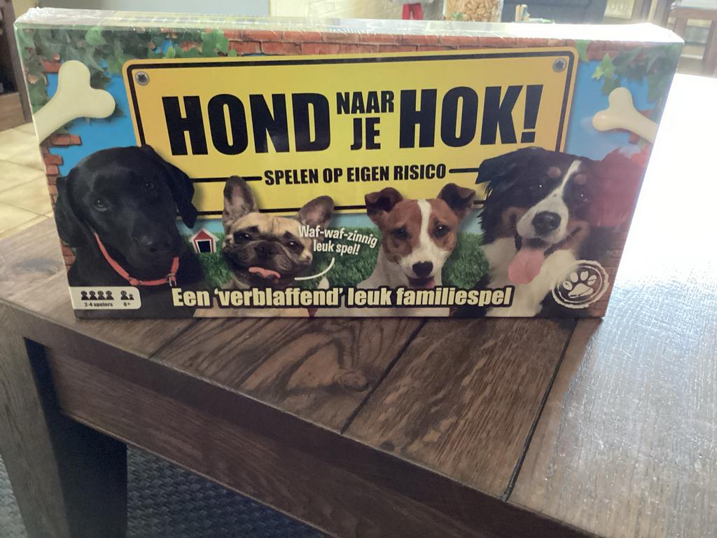 Hond naar je hok., Drie of vier spelers, Ophalen, Nieuw