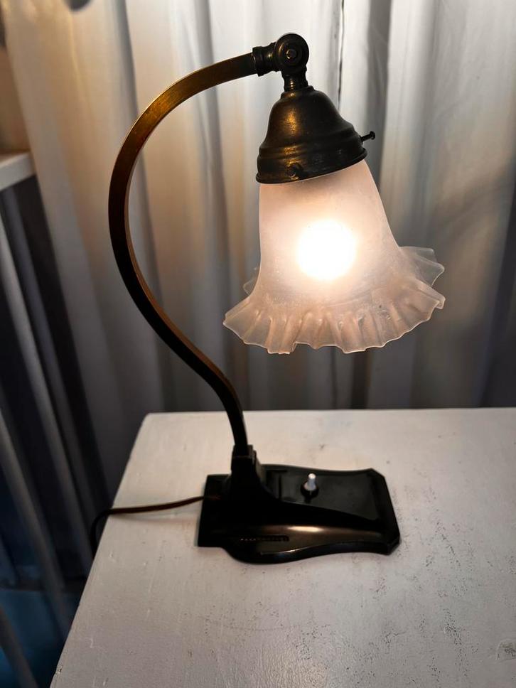 Vintage Tafel Lamp met Glazen Kap, Antiek en Kunst, Antiek | Lampen, Ophalen of Verzenden
