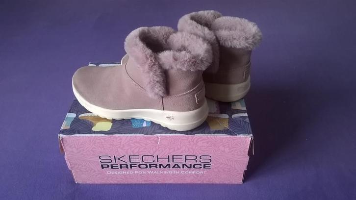 Laarzen met imitatiebont - Skechers - maat 35, Kleding | Dames, Schoenen, Zo goed als nieuw, Lage of Enkellaarzen, Roze, Ophalen of Verzenden