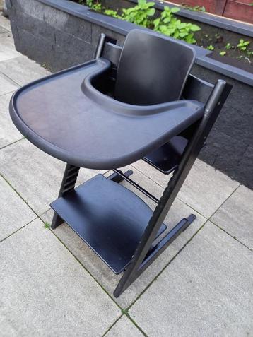 Stokke Tripp Trapp stoel, met tafelblad en babyset beschikbaar voor biedingen