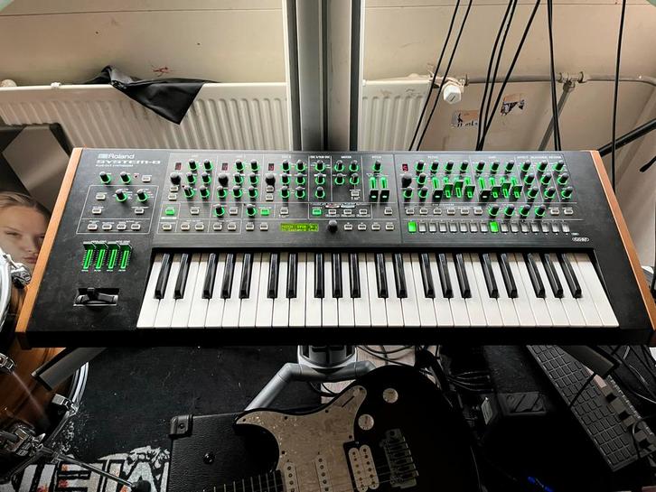 Roland System-8 Plug-Out Synthesizer + Jupiter-4 Plug-Out, Muziek en Instrumenten, Synthesizers, Zo goed als nieuw, 49 toetsen