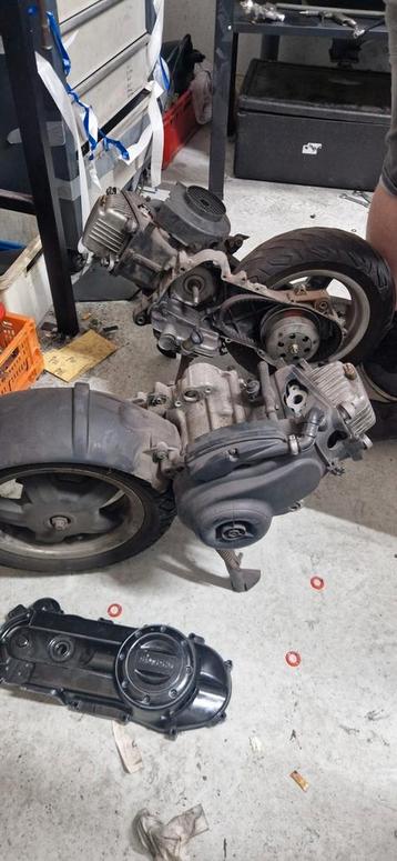 Diverse scooter onderdelen beschikbaar voor biedingen