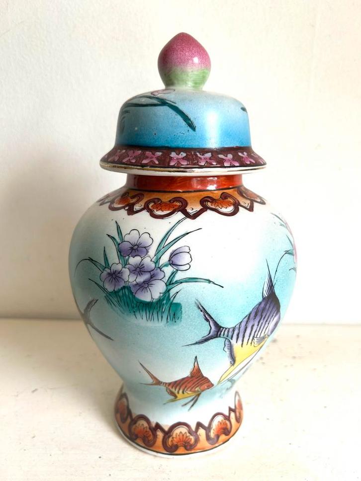 Oude Chinese dekselpot met vissen en bloemen decor 26 cm, Antiek en Kunst, Antiek | Keramiek en Aardewerk, Ophalen