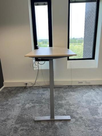 Kinnarps Zit-sta bureau met BachMann stopcontact, 6 stuks - afbeelding 5