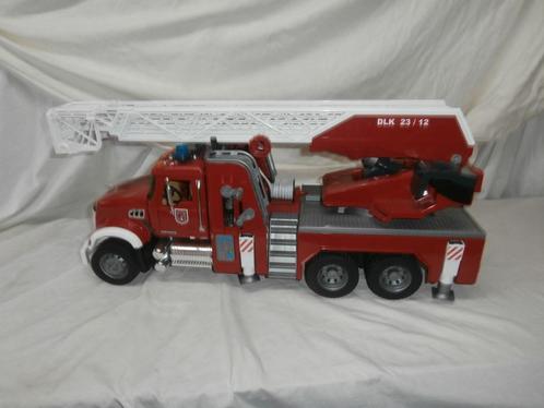 Bruder Mack Brandweer ladderwagen met Brandweerman, Kinderen en Baby's, Speelgoed | Speelgoedvoertuigen, Zo goed als nieuw, Ophalen