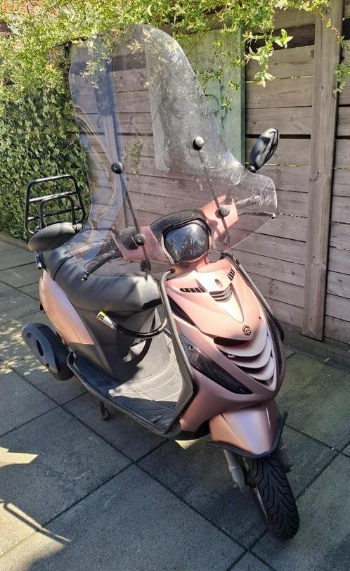 Piaggio Zip 2010 met extra's, Fietsen en Brommers, Scooters | Piaggio, Gebruikt, Zip, Maximaal 25 km/u, Benzine, Ophalen