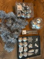 GRATIS afhalen: Kerstballen, piek en slingers zilver, Ophalen, Zo goed als nieuw