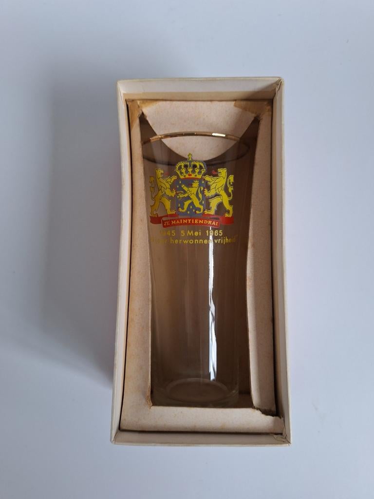 Herdenkings glas  5 mei met orginele doos, Verzamelen, Gevondenengemaakt@gmail.com, Onbekend, Ophalen of Verzenden, Nederland
