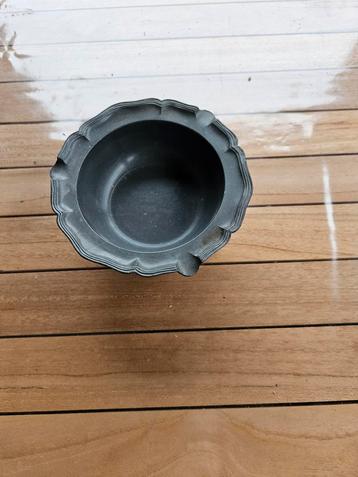 Tinnen Asbak op Pootjes - 14,5 cm beschikbaar voor biedingen