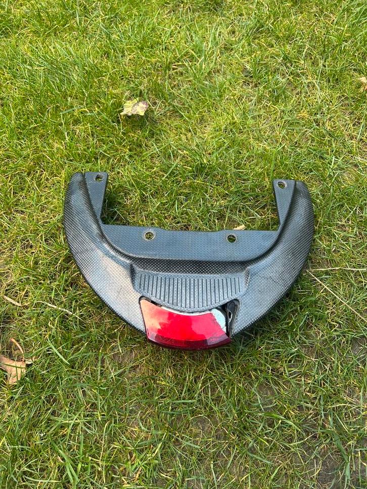 Zip 2000 spoiler/vleugel met licht, Fietsen en Brommers, Brommeronderdelen | Scooters, Zo goed als nieuw, Piaggio, Overige typen