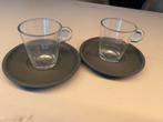 Nespresso espressokopjes met schotels (2 stuks), Huis en Inrichting, Keuken | Servies, Ophalen of Verzenden, Overige stijlen, Kop(pen) en/of Schotel(s)