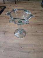 Glazen schaal op voet .27.5 cm hoog en 26 cm breed., Ophalen of Verzenden