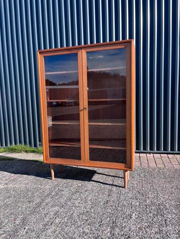 Vitrinekast boekenkast kast vintage beschikbaar voor biedingen