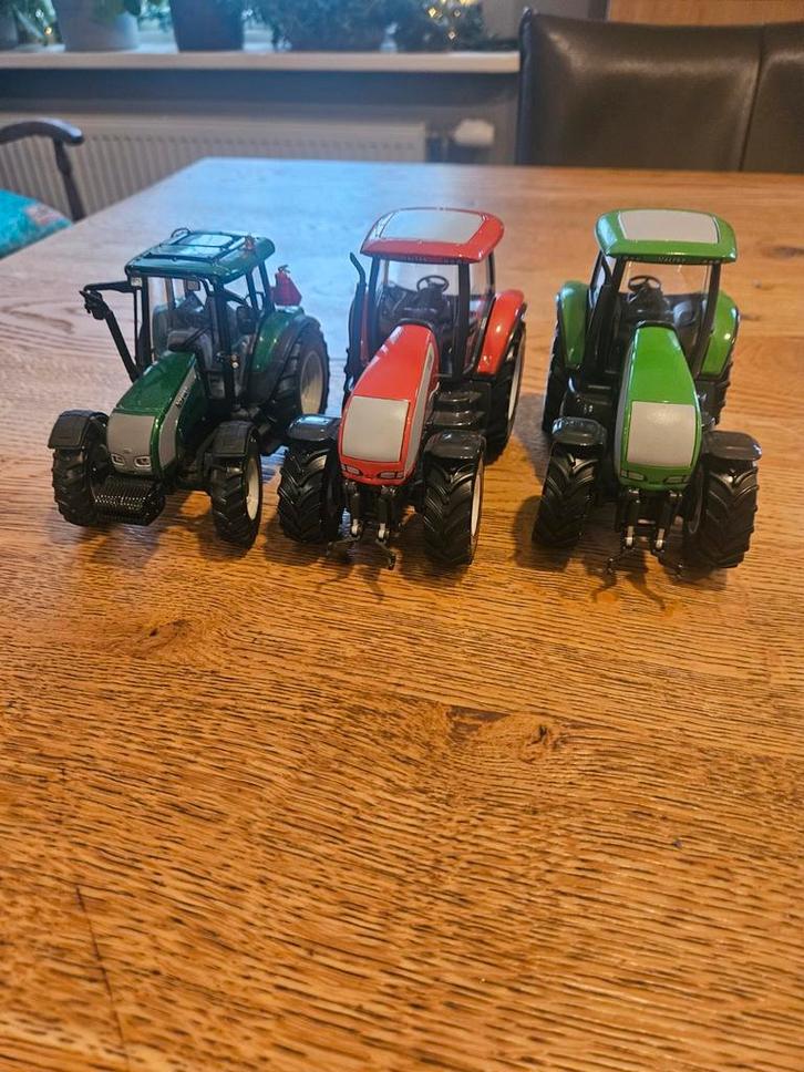 3x Speelgoed Tractoren - Valtra, Hobby en Vrije tijd, Modelbouw | Auto's en Voertuigen, Zo goed als nieuw, Auto, 1:32 tot 1:50