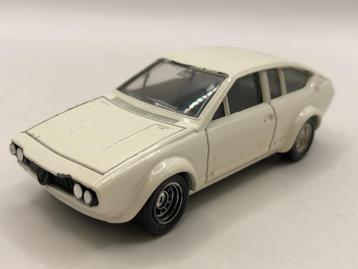Solido 82 Alfa Romeo Alfetta GTV wit -GOED- M26 beschikbaar voor biedingen