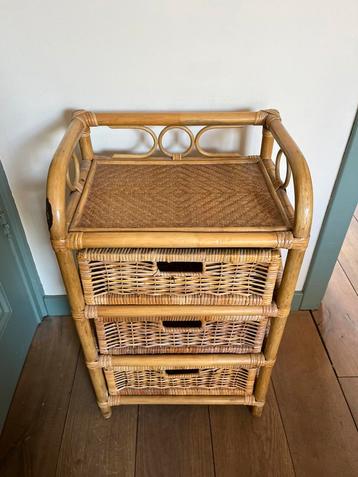 Vintage rotan kastje 3 lades,boho stijl,stevige kwaliteit beschikbaar voor biedingen