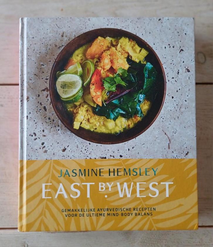 Jasmine Hemsley - East by West **zeer zeldzaam**, Boeken, Kookboeken, Zo goed als nieuw, Gezond koken, Ophalen of Verzenden