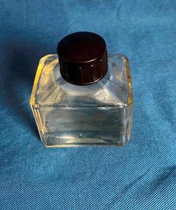 GLAZEN FLESJE ANTIEK beschikbaar voor biedingen