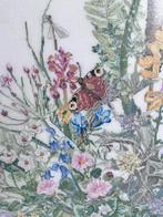 Geborduurd bloemen schilderij in lijst, Ophalen