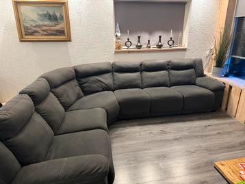 Luxe hoekbank met elektrische relaxfunctie & USB-aansluiting beschikbaar voor biedingen