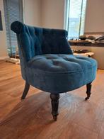 Leuke, kleine gecapitoneerde stoel, Aquablauw, Huis en Inrichting, Fauteuils, Ophalen, Zo goed als nieuw, 50 tot 75 cm
