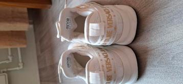 Te Koop Versace sneakers 36 beschikbaar voor biedingen