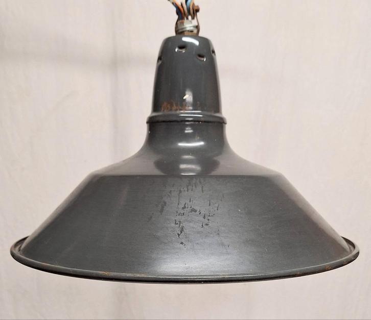 Franse geëmailleerde industriële hanglamp - jaren 50/60, Huis en Inrichting, Lampen | Hanglampen, Gebruikt, Minder dan 50 cm, Metaal