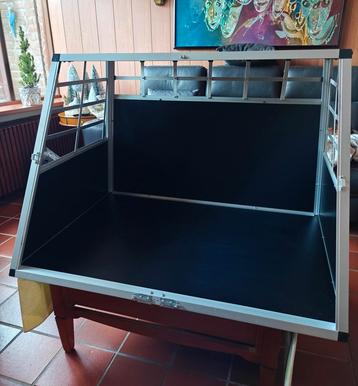 Hondenbench beschikbaar voor biedingen