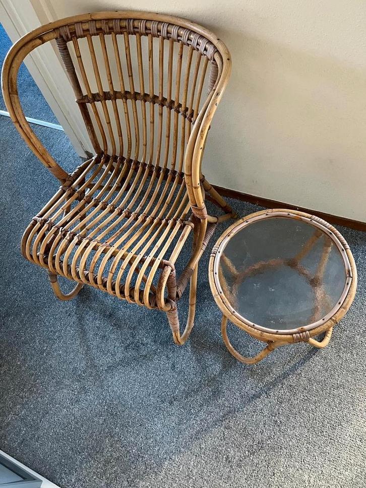 Vintage Rotan Stoel en tafeltje, samen of appart te koop, Huis en Inrichting, Stoelen, Gebruikt, Eén, Riet of Rotan, Bruin, Ophalen