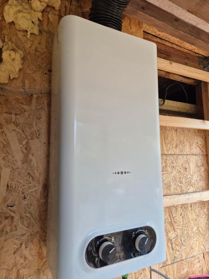 Geiser 11 liter - Direct Warm Water!, Caravans en Kamperen, Kampeeraccessoires, Nieuw, Ophalen of Verzenden