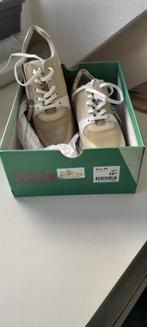 dames sport schoenen -beige suede-Nieuw-maat 39, Two Day, Nieuw, Ophalen of Verzenden, Sportschoenen