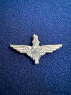 Britse/Engelse WW2 Parachute (Cap Badge) Economy Plastic, Verzamelen, Ophalen of Verzenden, Luchtmacht, Engeland, Embleem of Badge