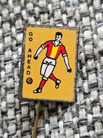 Vintage Go Ahead Voetbal Speldje, Ophalen of Verzenden, Gebruikt, Sport, Speldje of Pin