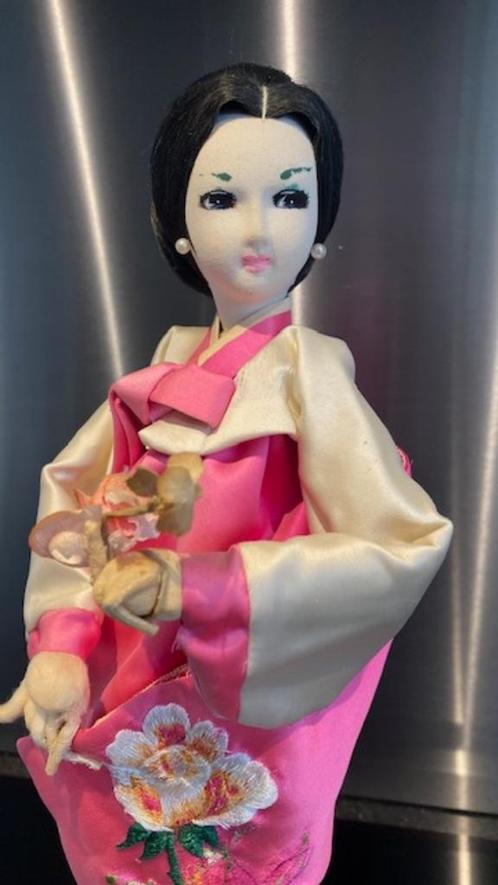 Vintage Traditionele Koreaanse pop - Hanbok doll 42 cm, Verzamelen, Poppen, Gebruikt, Pop, Ophalen of Verzenden
