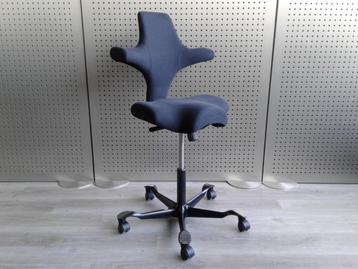 1x HAG Capisco 8106 (Medium) (Zwart/Zwart), Zeer Mooi! beschikbaar voor biedingen