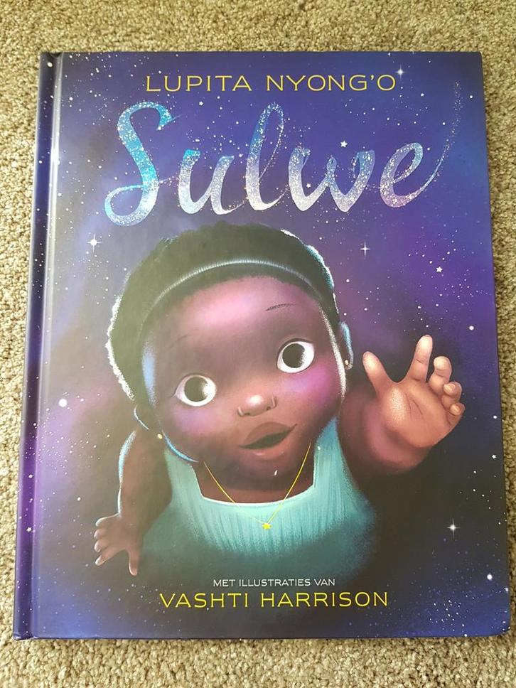 Boek : Sulwe -- Lupita Nyong'O, Boeken, Kinderboeken | Jeugd | onder 10 jaar, Zo goed als nieuw, Fictie algemeen, Ophalen of Verzenden