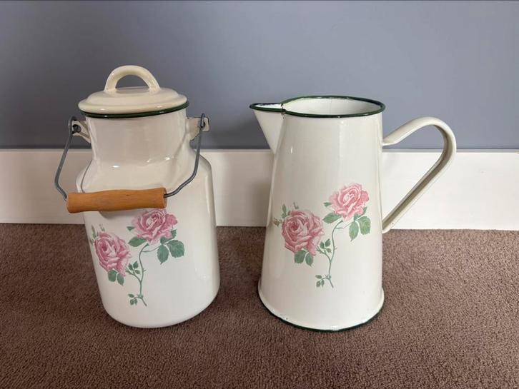 Brocante emaille kan en bus met rozen, Antiek en Kunst, Curiosa en Brocante, Ophalen of Verzenden