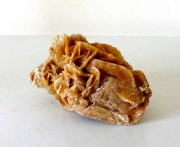 Mineraal klein stuk woestijnroos met kristalvorm 958-m beschikbaar voor biedingen