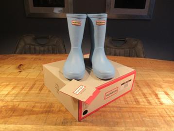 Zo goed als nieuw! Hunter laarzen Blauw maat 32 in doos beschikbaar voor biedingen