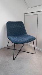 Stoel donkerblauw met zwarte poot., Huis en Inrichting, Stoelen, Ophalen, Blauw, Zo goed als nieuw, Metaal