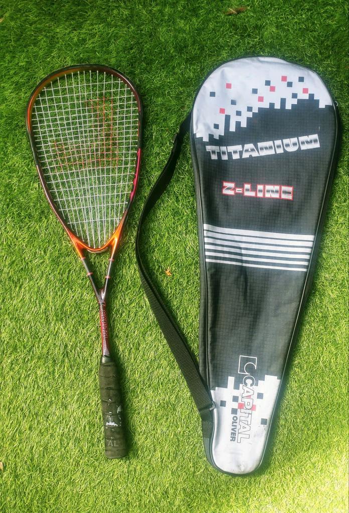 Capital Oliver Titanium 9 Z-line Squashracket Paars-Oranje, Sport en Fitness, Squash, Gebruikt, Racket, Met hoes, Ophalen of Verzenden