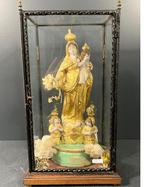 Maria met jezus onder glazen kistje, Ophalen of Verzenden