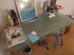 Bureau met glazen plaat, Huis en Inrichting, Bureaus, Ophalen, Zo goed als nieuw